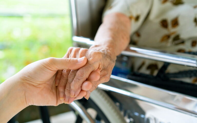 RSA: pronto il piano per consentire le visite agli ospiti delle strutture residenziali