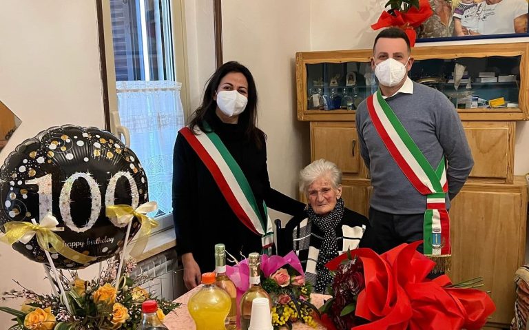 Nonna Annunziata compie 100 anni