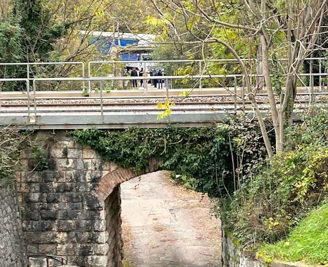 Rimosso con una gru l'autotreno rimasto intrappolato lungo la provinciale per San Vincenzo Valle Roveto