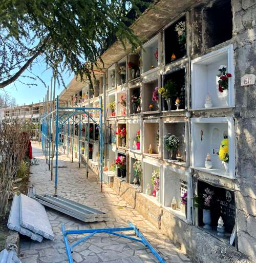 Proseguono i lavori di riqualificazione del cimitero comunale di Celano||