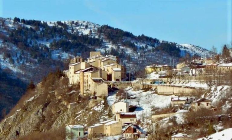 Regione Abruzzo, 13 milioni dal FOSMIT per i Comuni montani: priorità a trasporti scolastici e impianti di risalita