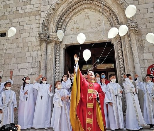 Consiglio Pastorale di Pescasseroli saluta il parroco uscente don Andrea De Foglio e dà il benvenuto al nuovo Parroco don Patrizio Ciccone