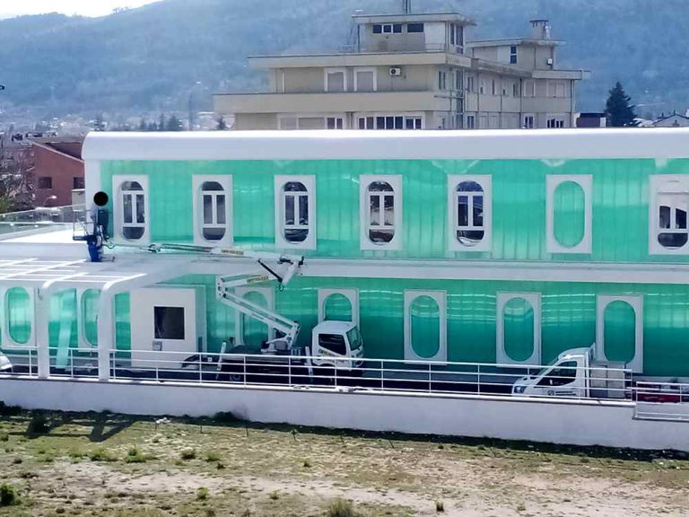 Curiosità e qualche perplessità in merito al colorato e stravagante edificio in costruzione ad Avezzano