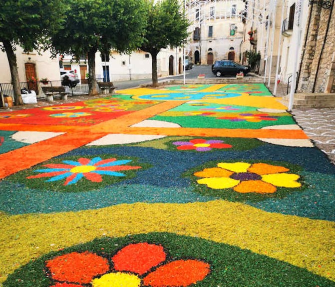 Collelongo si prepara per la bellissima infiorata del Corpus Domini per domenica 2 Giugno|