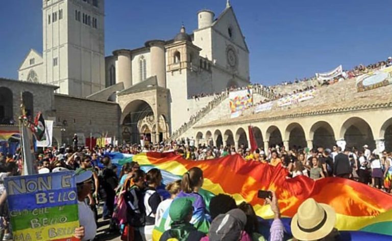  In una poesia di Maria Assunta Oddi la marcia Perugia-Assisi si fa per i giovani motore di pace