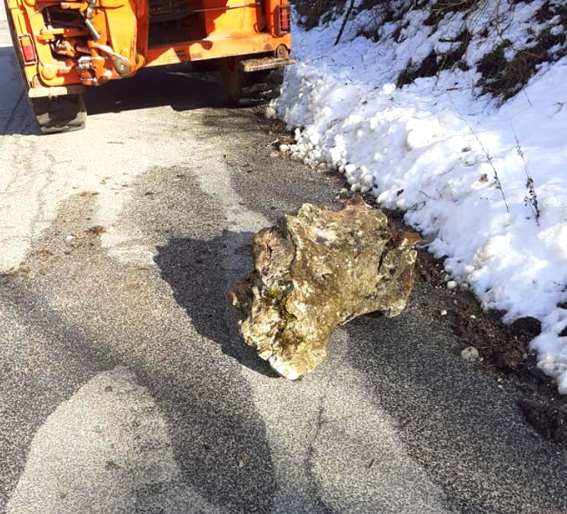 Distacco di massi dalla parete rocciosa