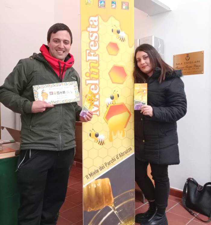 Apicoltura Colle Felicetta del celanese Simone Parisse premiata a Mielinfesta per il miele di acacia|||