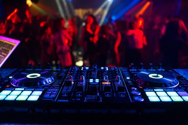 A Venere discoteca all'aperto con 5 Dj marsicani||||
