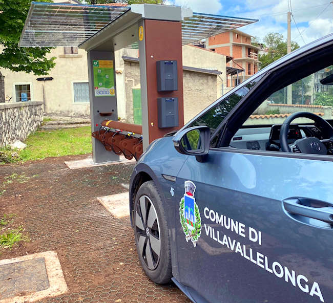 Installata a Villavallelonga una pensilina per la ricarica di veicoli elettrici
