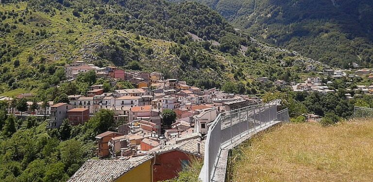 Weekend a Rendinara: inaugurazione panchina rossa e giornata ecologica