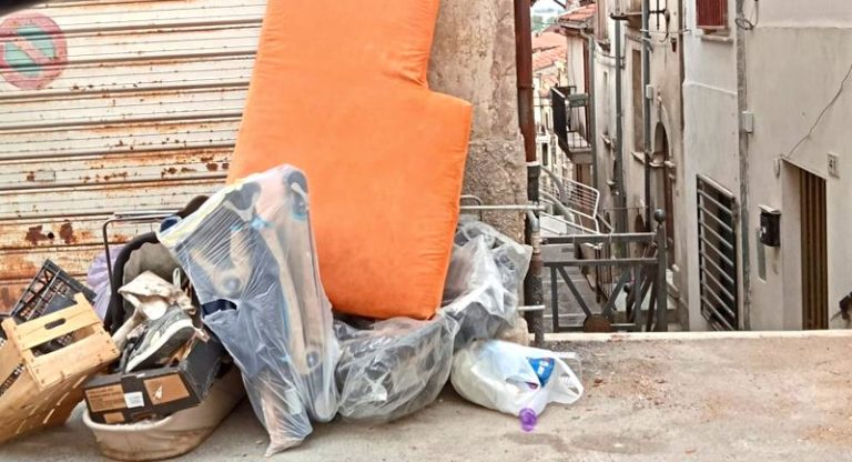 Problemi con i rifiuti a Luco dei Marsi