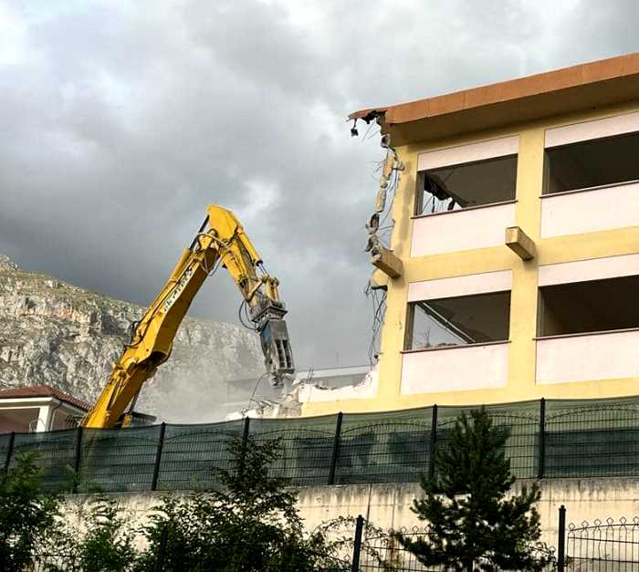 Demolita l'ex scuola "Beato Tommaso da Celano"