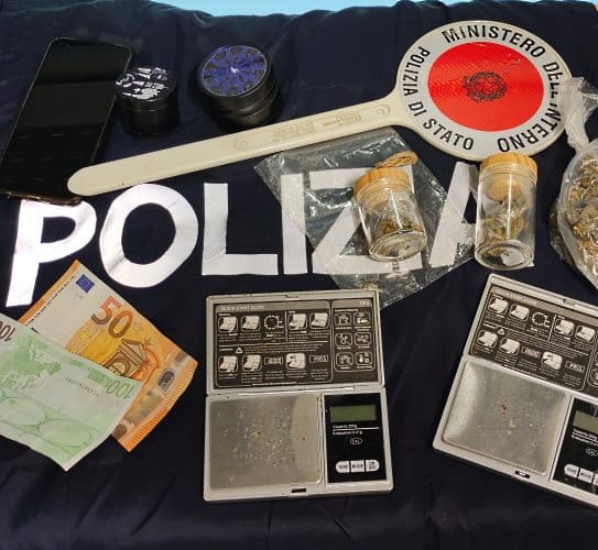 Due giovani trovati in possesso di marjuana pronta per lo spaccio