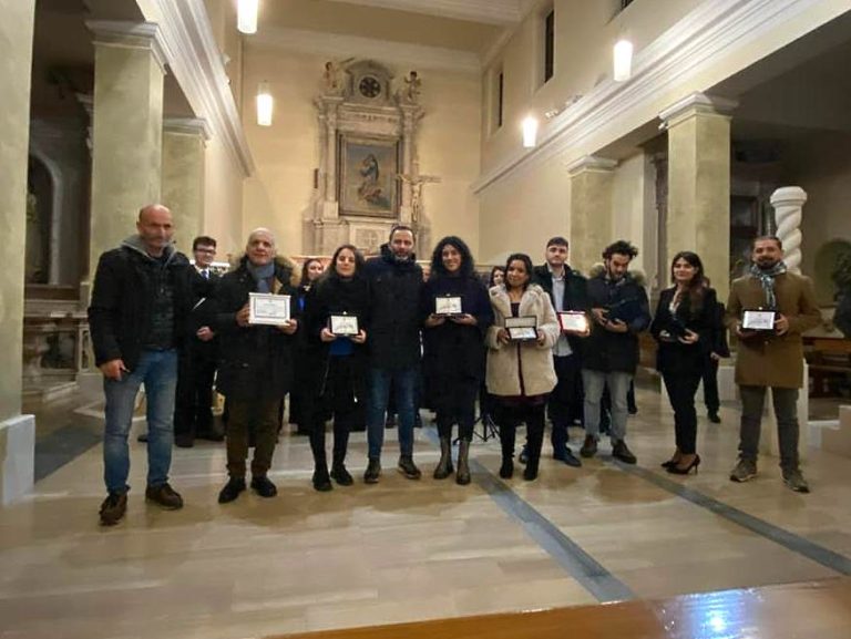 Giornata del merito per gli studenti di Gioia dei Marsi e omaggio al dipendente comunale Francesco De Ioris che va in pensione|||||||||