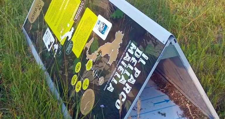 Vandalizzato un totem del Sentiero dell'Orso