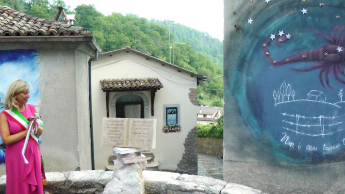 Inaugurato a Tufo di Carsoli il monumento e il murale dedicati al maestro Manzi a 100 anni dalla sua nascita