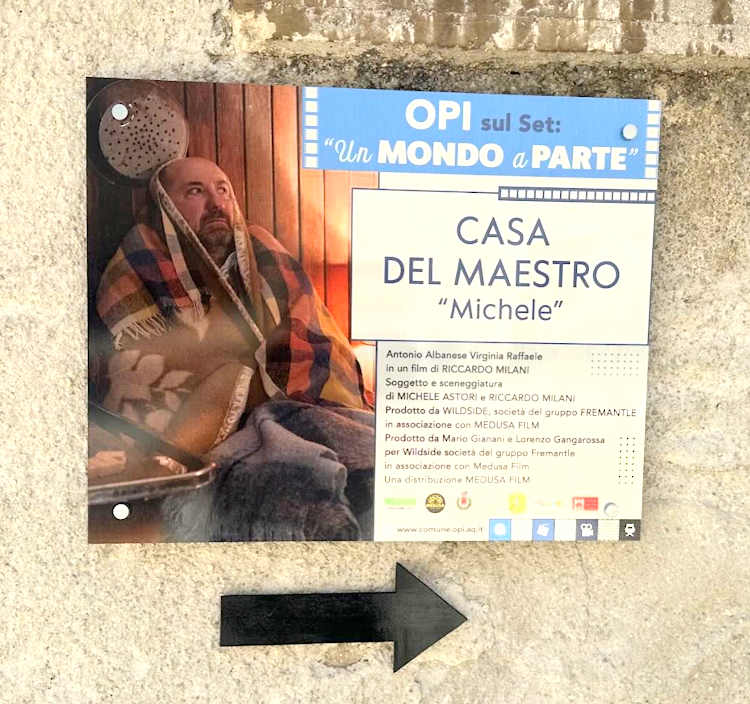 A Opi installati pannelli con le foto e le indicazioni dei luoghi del film "Un mondo a parte" di Riccardo Milani