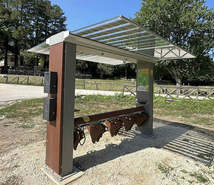 Installata nuova stazione di ricarica a Opi, sindaco Di Santo: "Per la promozione della mobilità sostenibile e del cicloturismo"