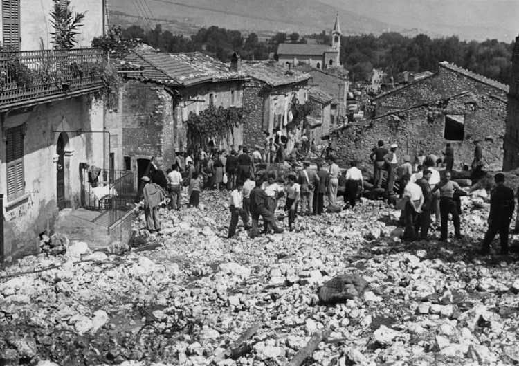 69 anni fa l'alluvione a Villa San Sebastiano: l'Associazione Gli Amici ripulisce lo spazio che accoglie la lapide commemorativa