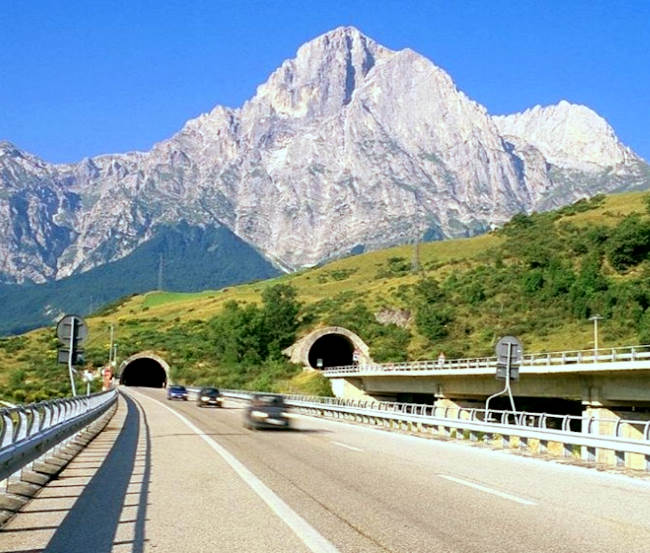 A24: chiusura notturna del Traforo Gran Sasso nei giorni 14, 15 e 16 Gennaio