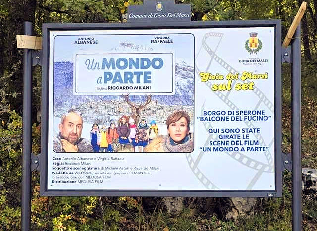 Riccardo Milani, regista di "Un mondo a parte", ringrazia Gioia dei Marsi: "Segnaletica speciale"