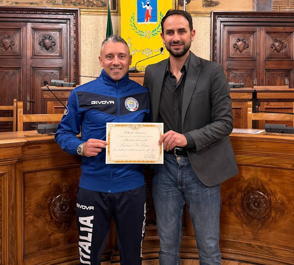 Luciano Di Lauro riceve l'attestato di merito dal Comune di Avezzano: l'atleta è pronto per i Campionati Europei di Kettlebell
