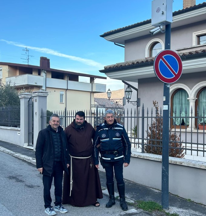 Nuova telecamera di videosorveglianza in via Lago di Scanno ad Avezzano per una maggiore sicurezza del Santuario della Madonna del Silenzio
