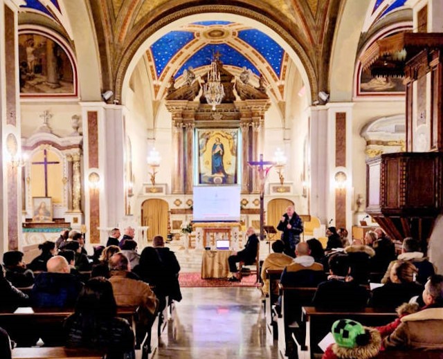 Il vescovo Massaro incontra i fedeli di Villa San Sebastiano e presenta la sua Lettera Pastorale