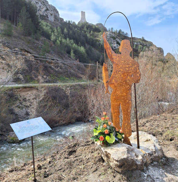 Il Circolo Pesca "Fabrizio Di Nino" di Pescina inaugura una cascata dedicata al compianto socio Paolo D'Alanno