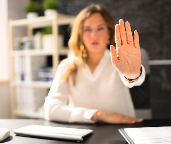 "On the road": Regione Abruzzo e Camere di Commercio insieme per il reinserimento lavorativo delle donne vittime di violenza