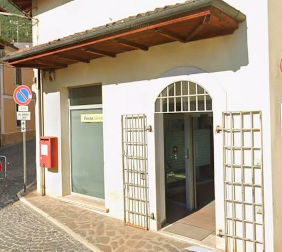 Riapre l'Ufficio postale in piazza Regina Margherita a Celano e il mercato settimanale trasloca per il Giro d'Italia E in bici elettrica