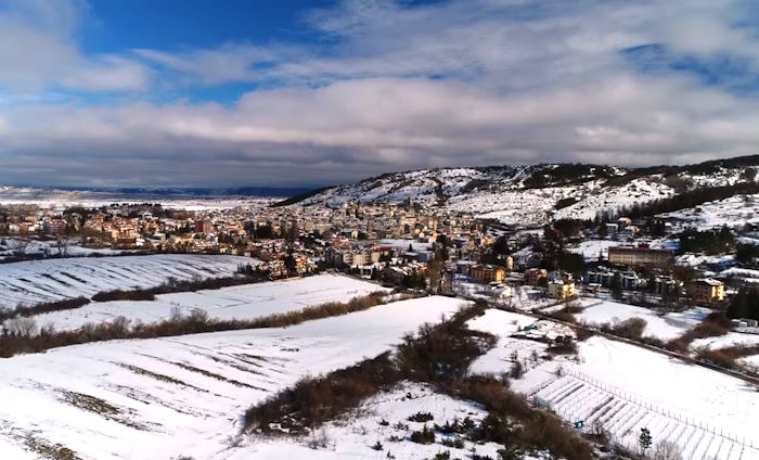 "Ovindoli, un quadro nella neve", su Geo di Rai 3 uno speciale dedicato al borgo marsicano tra lupi, camosci e arte (video)