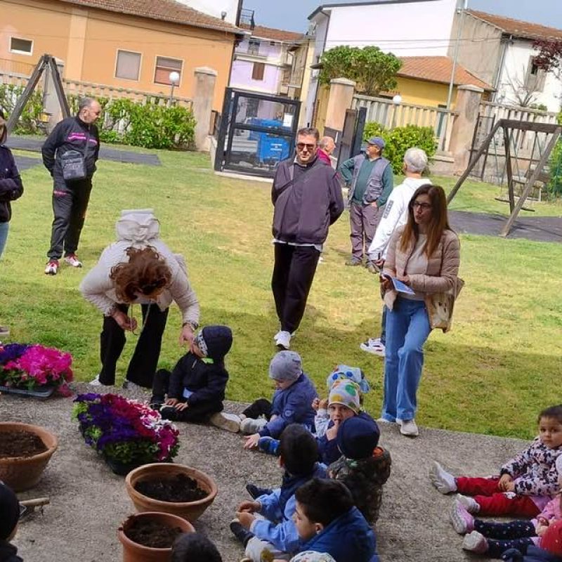 Cerchio, i bambini della Scuola Materna colorano i parchi con "Cerchio in Fiore"