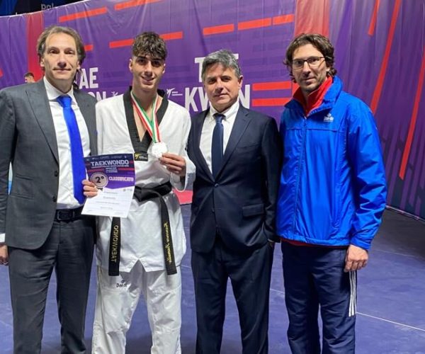 Francesco Scamolla vice Campione italiano con i maestri Cotturone e il Presidente Nazionale FITA Angelo Cito