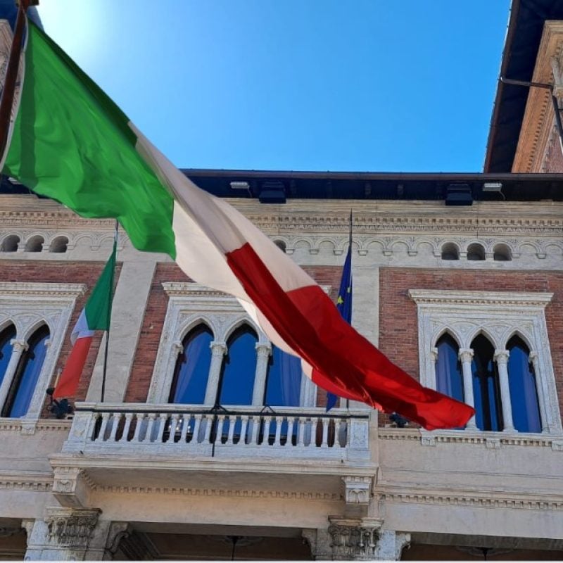 Domani ad Avezzano si celebra il 79esimo anniversario della fondazione della Repubblica italiana: il tricolore brillerà anche nel cielo 