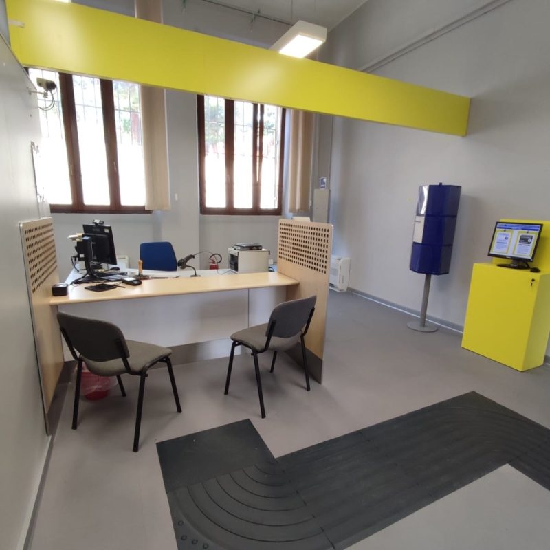 Un ufficio postale della provincia dell'Aquila dopo i lavori del progetto Polis