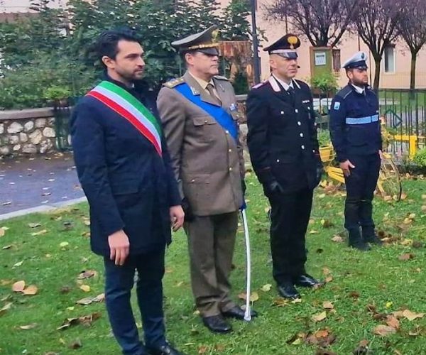 Canistro si congratula con Angelo Mariani nominato Colonnello dell'Esercito italiano