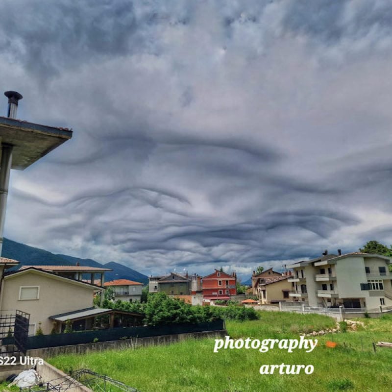 La suggestione dell'Asperatus, rara formazione nuvolosa immortalata in uno scatto da Arturo Di Felice