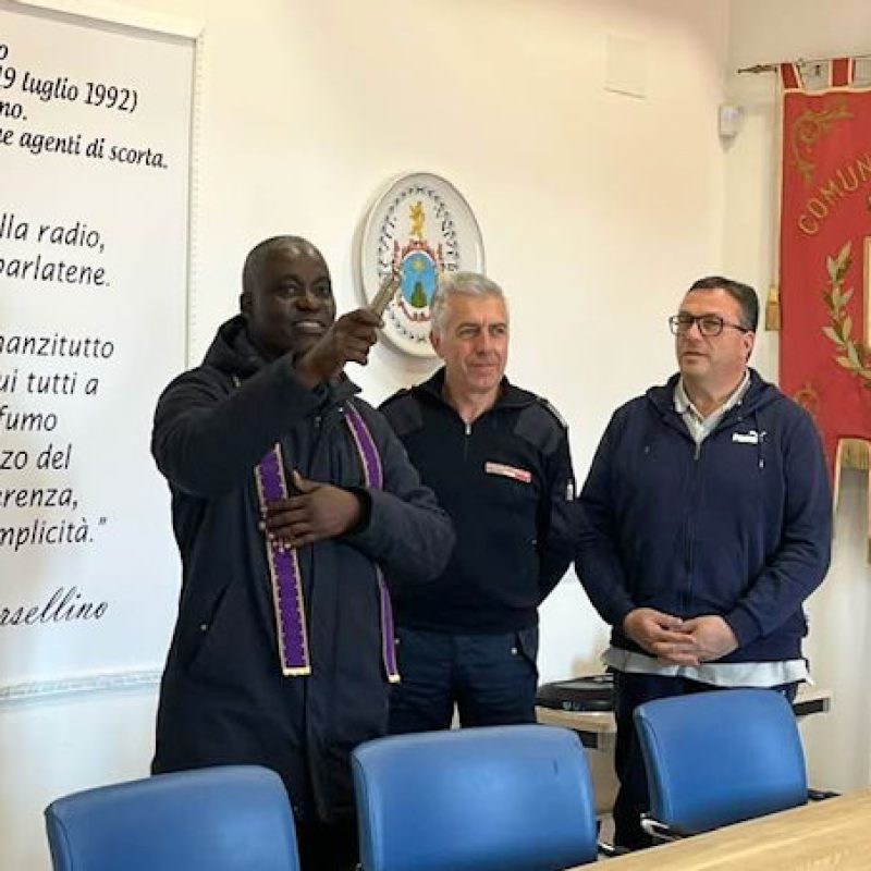 Il Comune di Cerchio accoglie don Gaetano per la benedizione del Municipio e della Sala Consiliare intitolata al giudice Borsellino