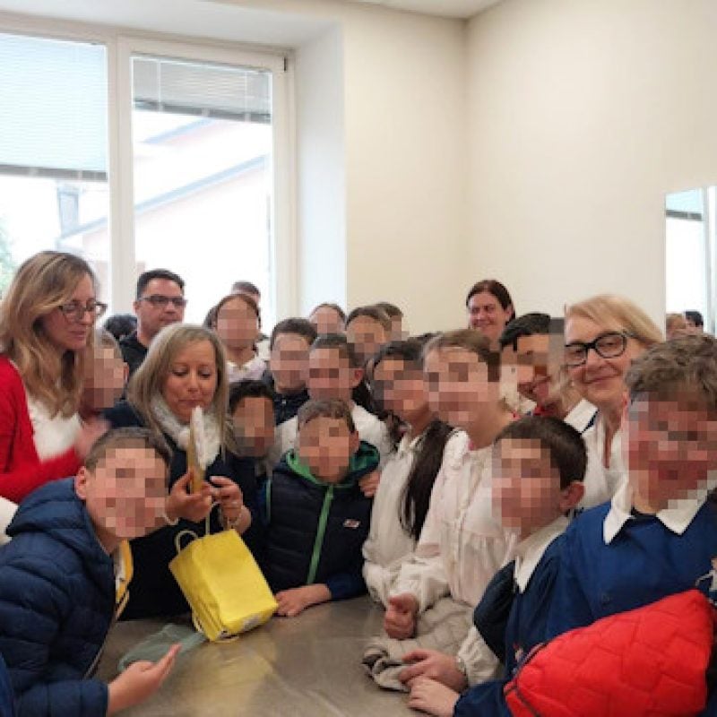 Gli alunni della 5ª B di Celano vincono il Premio "Inclusivamente" e lo devolvono all'ANFFAS di Avezzano che glielo aveva assegnato
