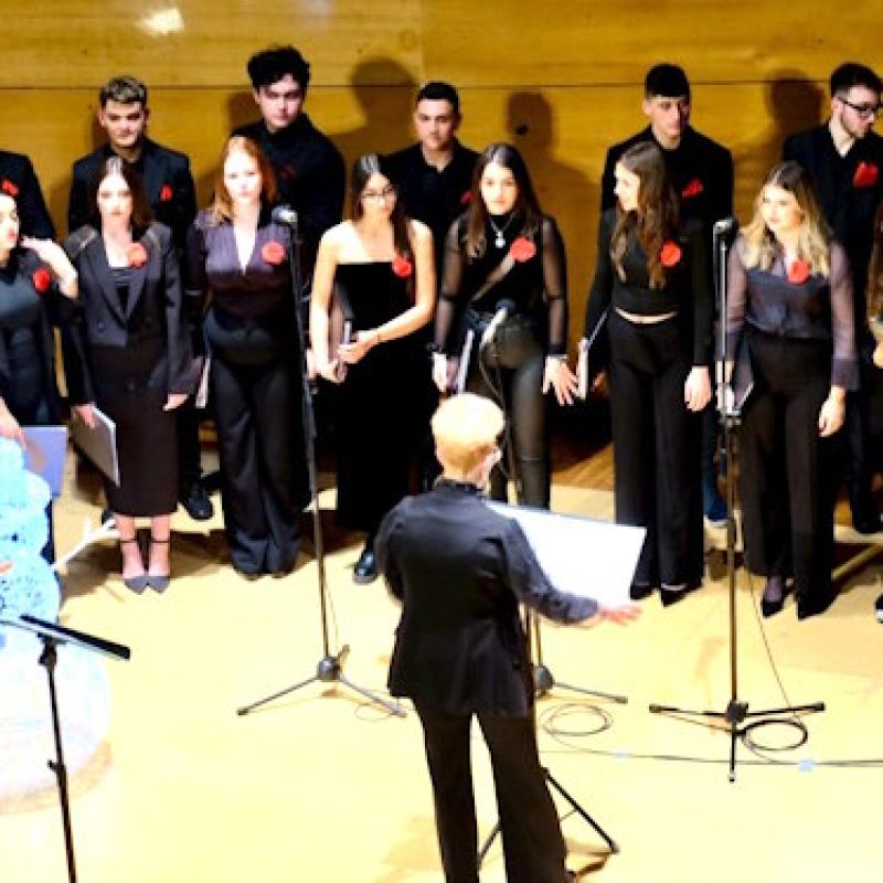 Dopo il trionfo a Sanremo, il Coro giovanile di Musicomania porta il Natale presso l'Auditorium "Fermi" di Celano