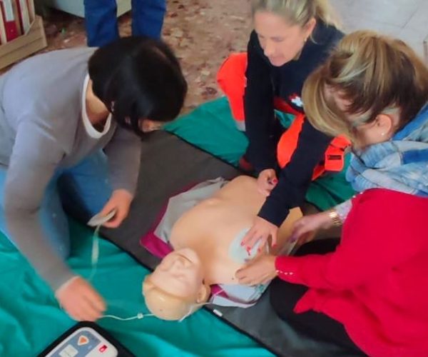 A Bisegna e a San Sebastiano saranno disponibili due defibrillatori: cittadini formati per il corretto uso dei dispositivi AED