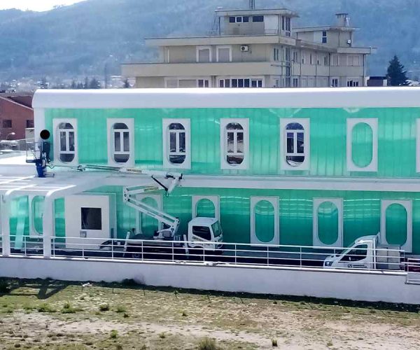 Curiosità e qualche perplessità in merito al colorato e stravagante edificio in costruzione ad Avezzano