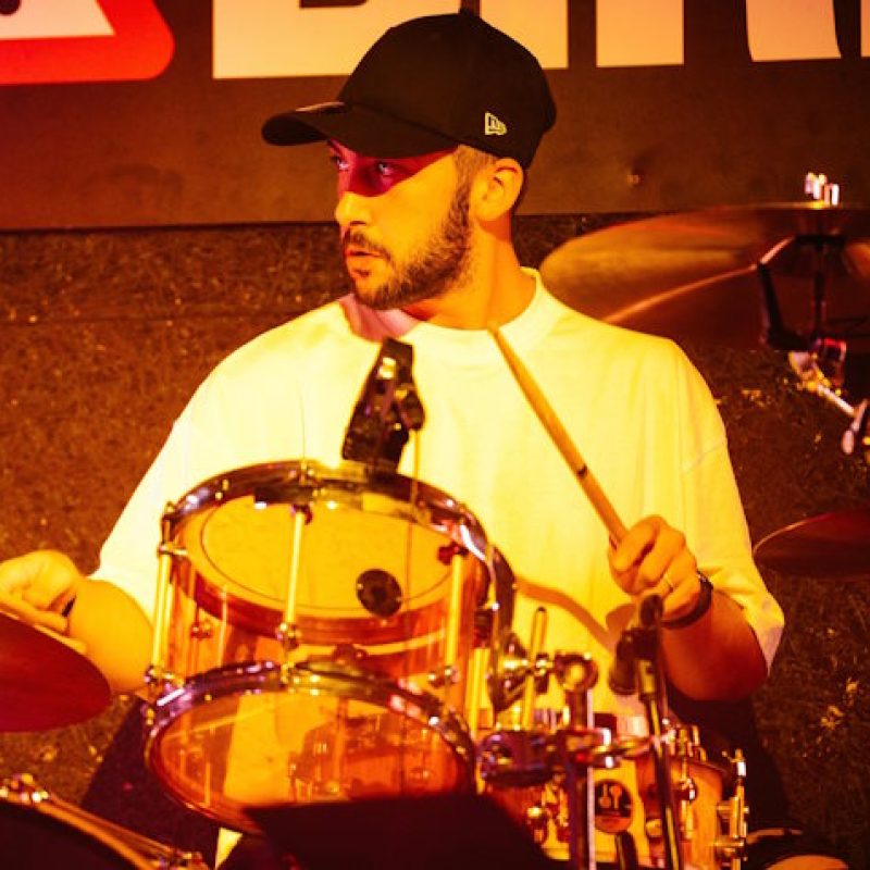 Lo scurcolano Fabio Del Pizzo selezionato per accompagnare il Viaggio della Fiamma Olimpica con i percussionisti della Saint Louis Snare Madness