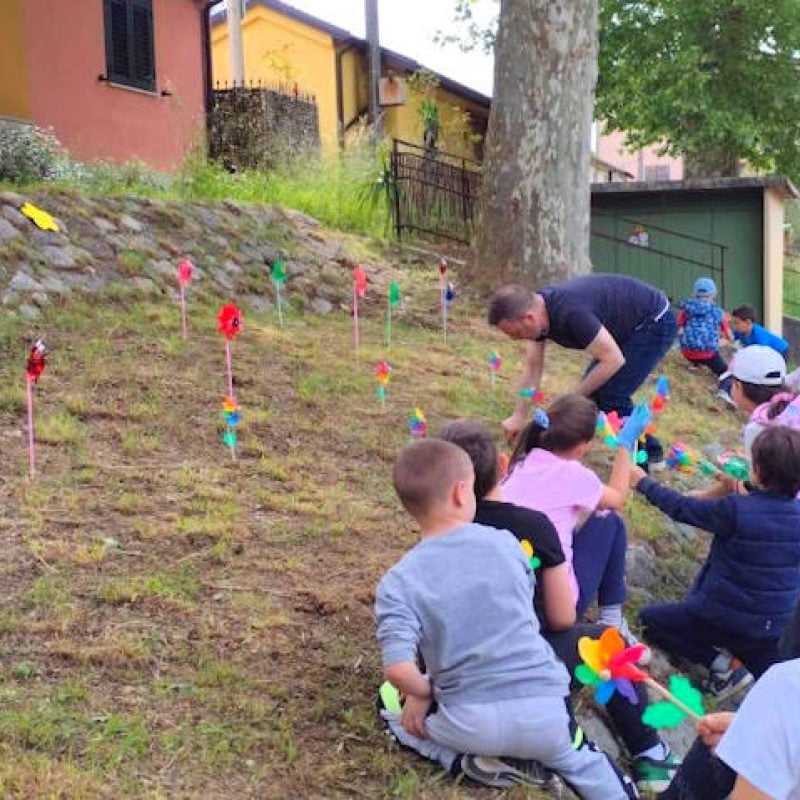 Balsorano si riempie di fiori grazie ai bambini che celebrano la Primavera