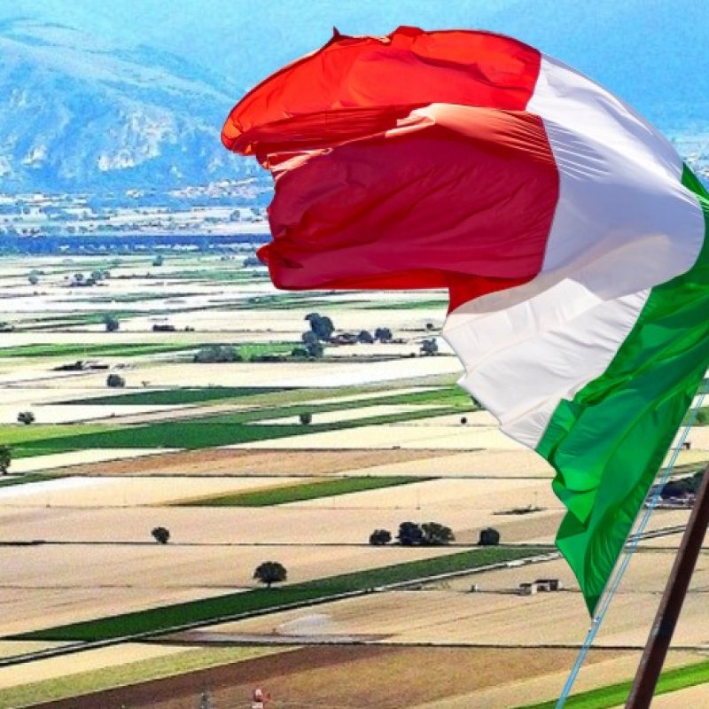 Fucino, il tricolore illumina l’impianto idrovoro, ANBI e Consorzio di Bonifica chiedono interventi urgenti