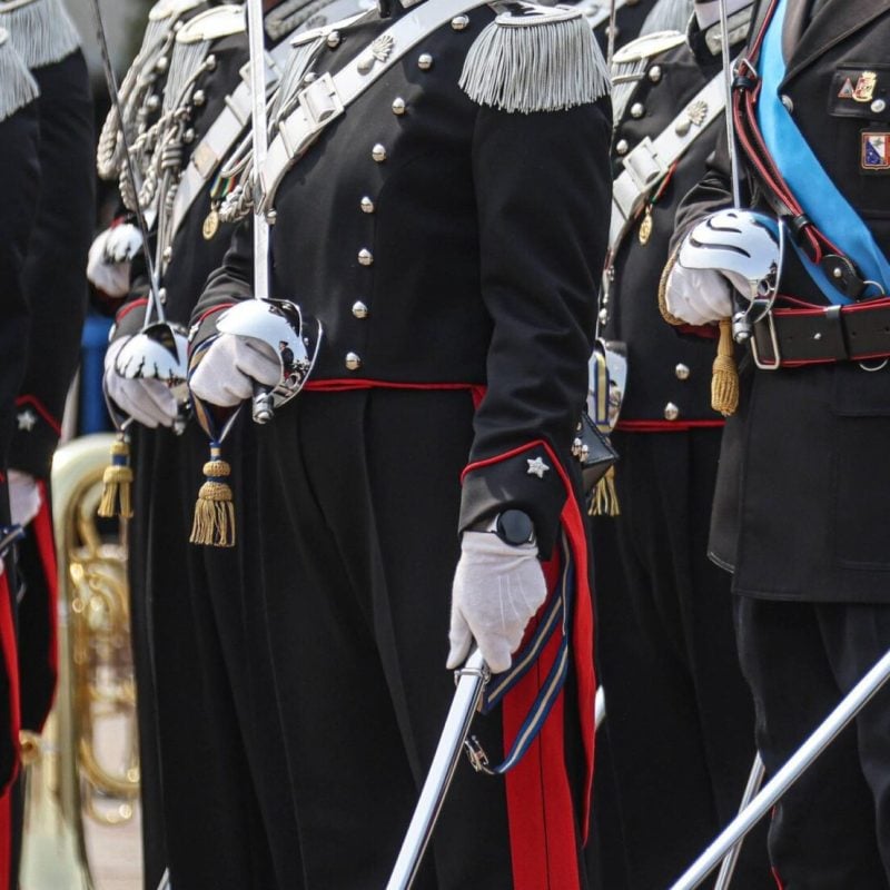la-festa-per-i-211-anni-dellarma-omaggi-ai-caduti-e-riconoscimenti-oltre-200mila-le-richieste-daiuto~3