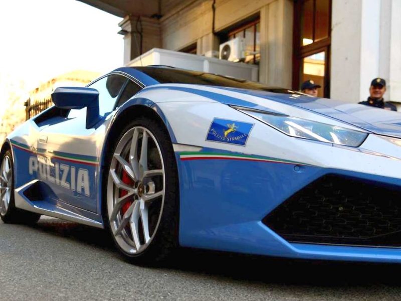 Da L'Aquila a Torino in Lamborghini: la Polizia Stradale salva la vita di un uomo in attesa del trapianto di rene