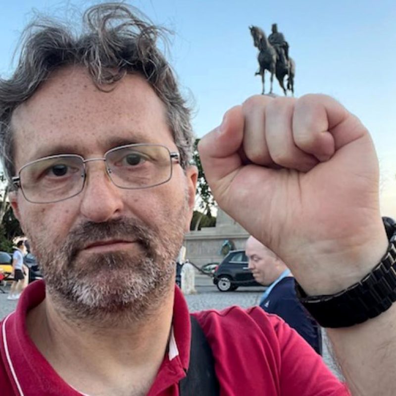 Tragedia sulla A25: Luca Gianfelice, docente universitario di 55 anni, perde la vita sbalzato dalla sua moto