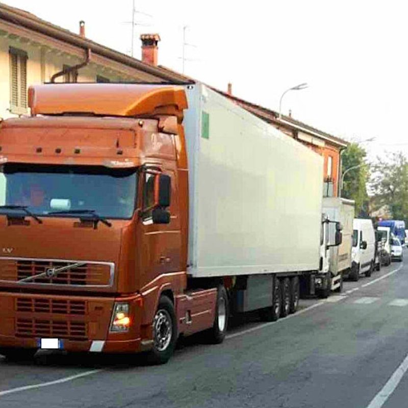 Interdetto il traffico dei mezzi pesanti nel centro abitato di Luco dei Marsi: limite di 30 km/h sulla variante